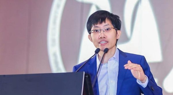 配资网站免费 DeepSeek融资百亿美元？梁文锋的电话被投资人打爆了